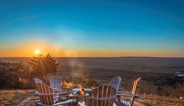 Gorgeous panoramic mountain views from the hot tub! in Mentone