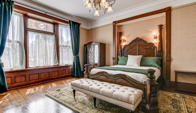 Grand Historic Retreat | 3BR Suite | Modern Comfort & Classic Charm in Springfield