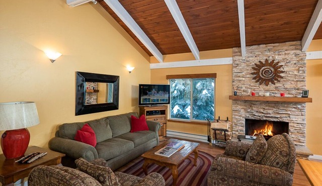 "Great Valley Digs" Short Walk to River Run, Town & Fishing in Ketchum