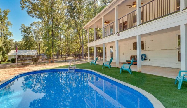 Hemphill Vacation Rental w/Pool, Walk to Lake! in Hemphill