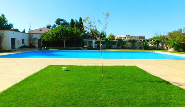 Holiday studio with pool and unobstructed views in Roses, Costa Brava in Roses
