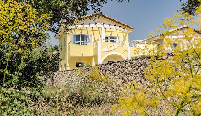 Homerez - Villa for 4 ppl. with swimming-pool, garden and terrace at Agrilia