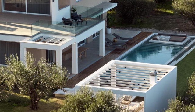 Hora Ionica Villa, Private Pool & 10acre GreenLand, By ThinkVilla