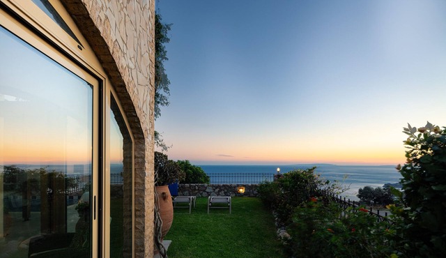 Julie Villa, Walking distance to restaurants & shops, short drive to beaches
