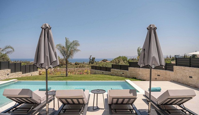 Kymélia Ground Suite With Private Pool & SeaView