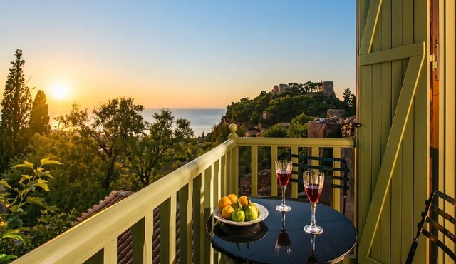 Kyparissia Old Town Lodge with Amazing SeaViews