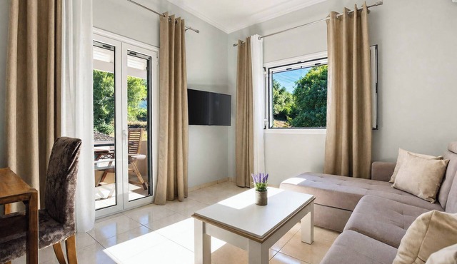 La Perla #1 | 1BR Apartment with Balcony
