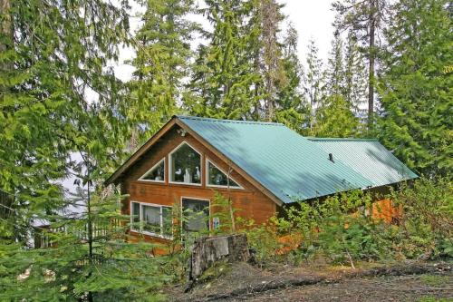 Lake Wenatchee Getaway - Lakefront Weekend Hideout Villa in Leavenworth