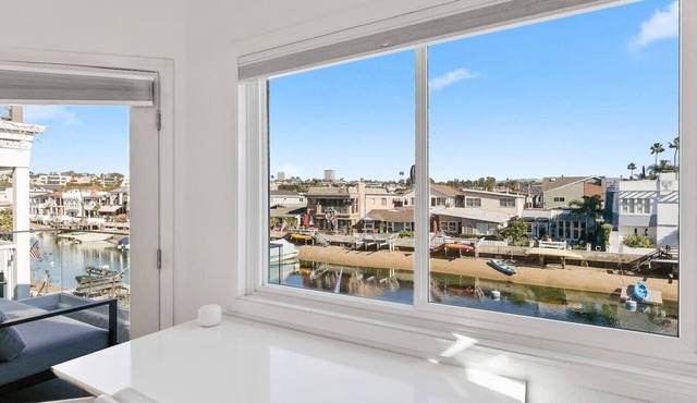 Large, patio, grill, AC, dock, garage, linens in Newport Beach