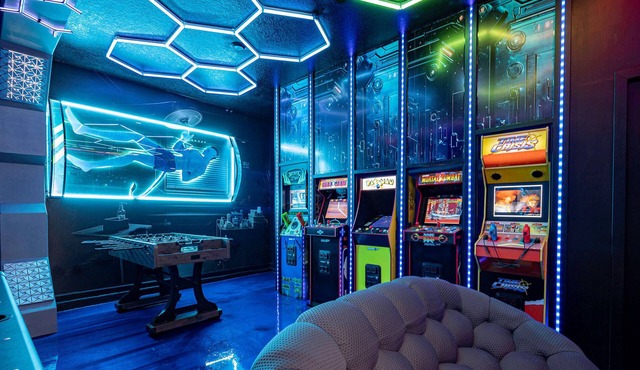 Last Minute Disney! Private Pool, Hot Tub, Game Room & Themed Bedrooms. Book Now! #SR635 in Orlando