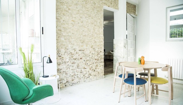 Le Centre-Ville: Très Chic Apt avec Jardin @ Marsa