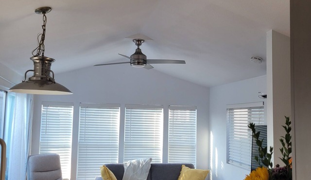 Leucadia Charming Beach Cottage, walk to beaches. Private yard/outdoor shower in Encinitas