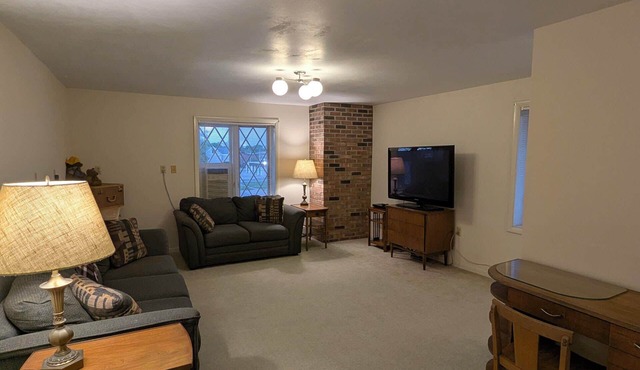 "Living on the Wedge" A 3-bedroom house in Lincoln on Historic Route 66. in Lincoln
