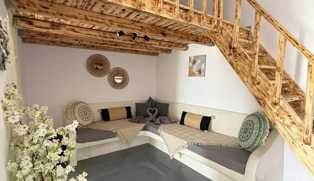 LOFT KAVES POOL AND BAR SUITES - ΜΟΝΑΔΙΚΟ ΘΟΛΩΤΟ ΠΑΤΑΡΙ ΜΕ ΚΥΚΛΑΔΙΤΙΚΗ ΑΙΣΘΗΤΙΚΗ