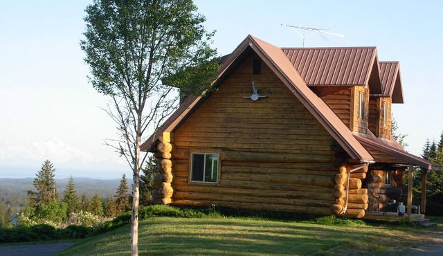 LOG HOME, panoramic ocean and mountain views, private & convenient in homer