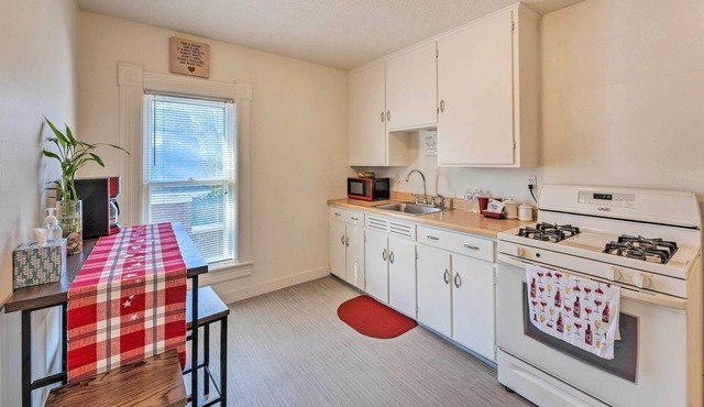 Lovely Victorian Retreat: 1 Mi to Dtwn Beloit in Beloit