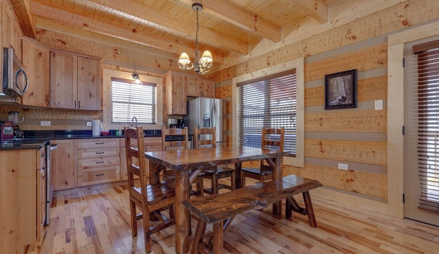 Lover's Hideaway by Jackson Mountain Rentals in Gatlinburg