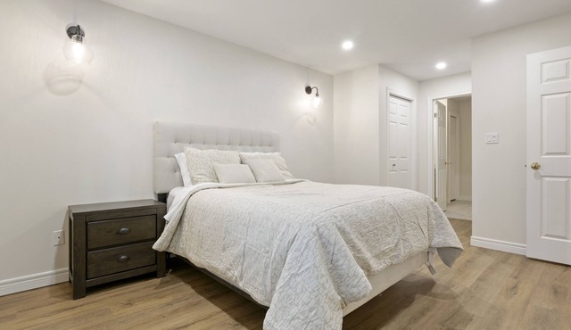 Lux. Modern Blue Heron Home Fireplace, Garage, Pet-Friendly, easily accessible! in Windsor