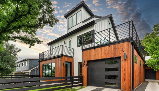 Luxe Austin Riverside House w/Skyline Deck in Austin