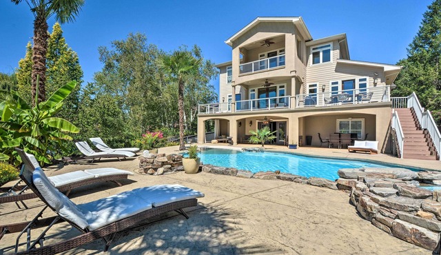 Luxe Getaway w/Riverfront Views in Grants Pass! in Grants Pass