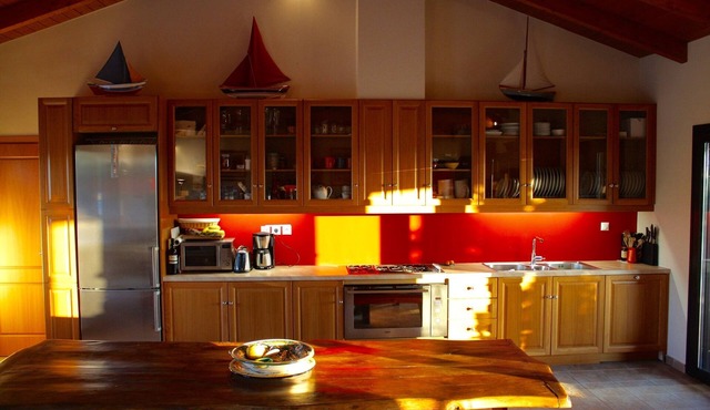 ★ Luxurious Getaway. Sparkling Clean. Magical Sunsets. in Avlon