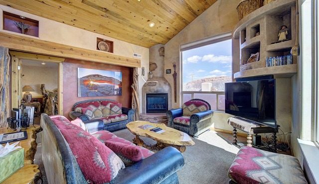 Luxurious - Southwest Comfort - Spa Master Bath - Dbl Garage - Pool/Hot Tub in Moab