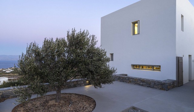 Luxurious villa in Paros island. Walking to the beach. Close to Naoussa Town.