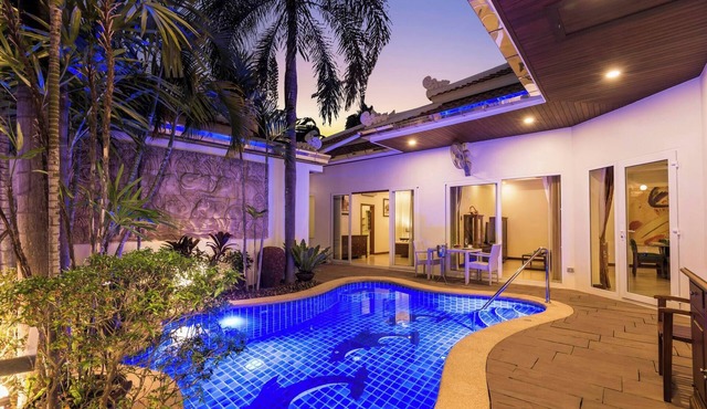 Luxury 3BR pool villa Pratamnak Soi5 - 50m to beach in Muang Pattaya