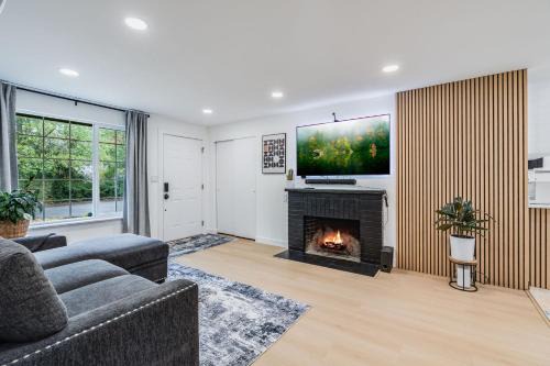 Luxury Duplex Smart Toilet AC BBQ in University Place