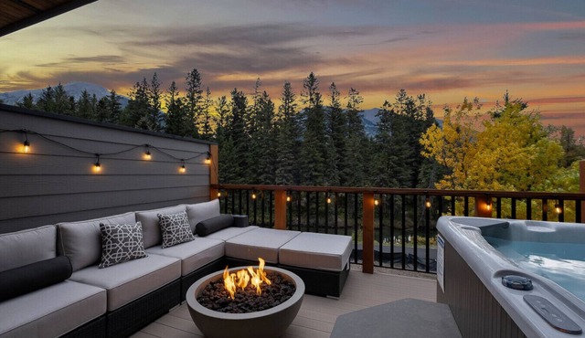 Luxury Escape | Private Hot Tub and Firepit in Canmore