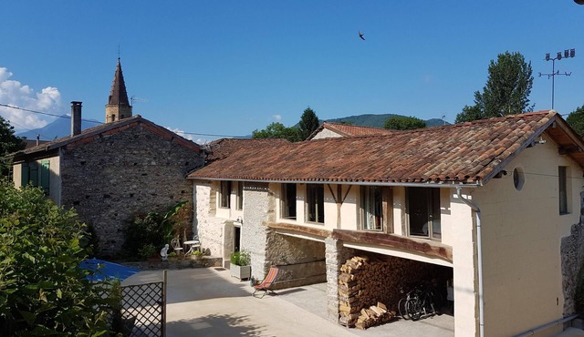 Luxury loft in rural Pyrenees village-relax, walk, cycle, birdwatch, chill, wifi in Soueich