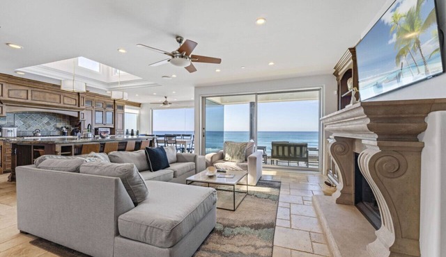 Luxury Oceanfront Villa w/Resort Style Roof Decks in Oceanside