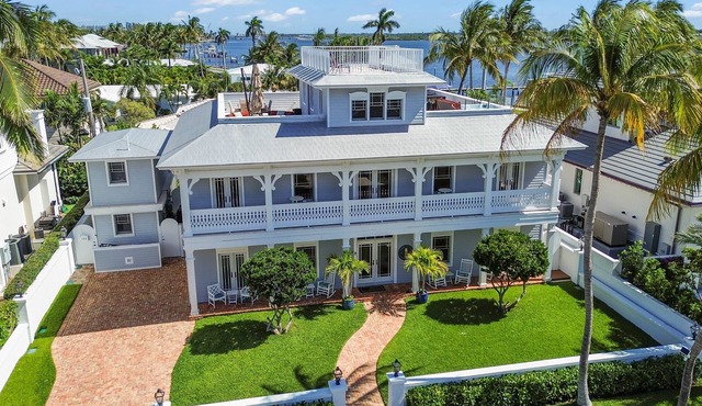 Luxury Tropical Paradise: Tiki Hut & 50ft Lap Pool – Ideal for Family & Friends in West Palm Beach