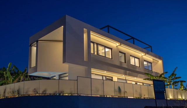 Luxury Villa Glass - 200meters from the beach!