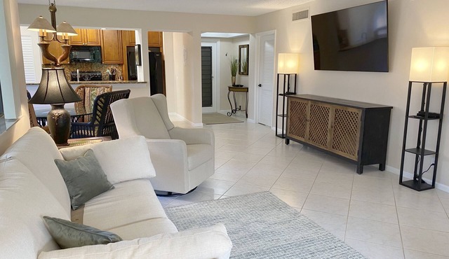 Luxury Villa in PGA gated community, communal pool, nearby beaches & restaurants in Palm Beach Gardens