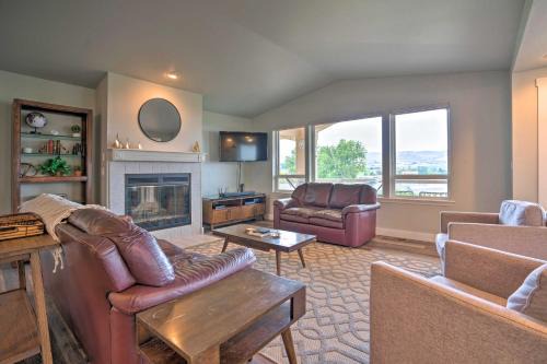Manson Villa w/Hot Tub ~ 1 Mi to Wineries! in Manson