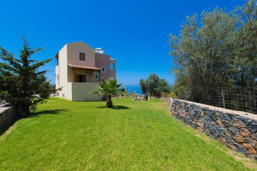 Maroulas Villas Ioanna & Stavros, Private Pools, BBQ & SeaView, By ThinkVilla in Maroulás