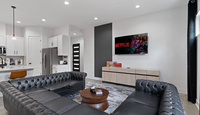 Mega Lux Combined Unit - Up to 36 Guests in Austin