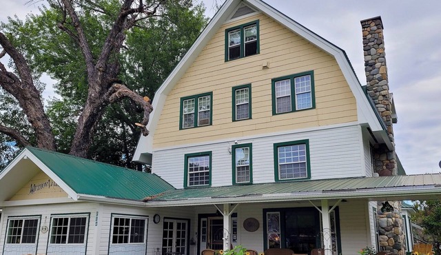 Methow Valley Inn-6 Bedroom option,Lovingly Restored&Beautifully Maintained! in Twisp