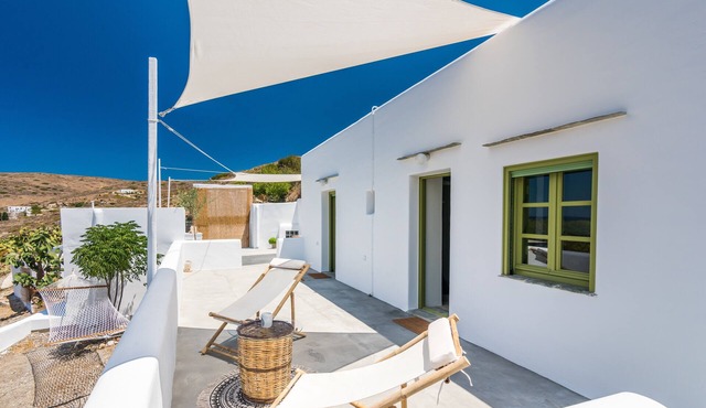 Milos Casa ,where the guests can enjoy the gentle and relaxing sound of reeds.