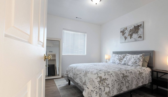Modern 1BR Apartment Across from Trax – Easy Access to Downtown & Mall in Murray