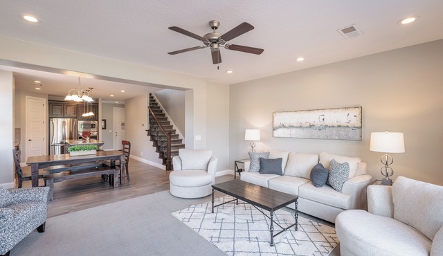 Modern 4BR Overlooking the 18th Green - Sleeps 12 in St. George