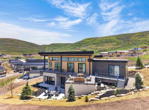 Modern Mountain Villa Near Deer Valley Sleeps 14 in Daniel