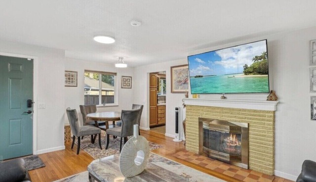 Modern Private Getaway Near SeaTac & Downtown! in Seattle