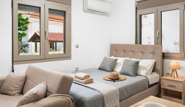 ModernPastel Studio-Near Old Port