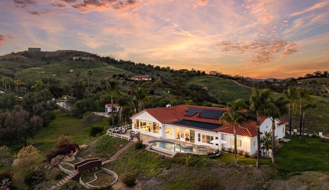 Monserate | Wine Country w Infinity Pool + Views in Fallbrook