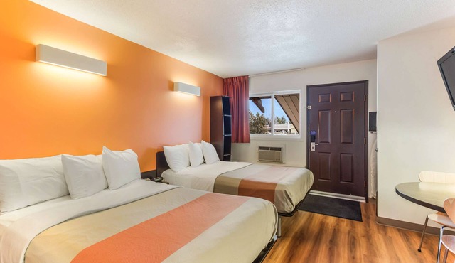 Motel 6 Lethbridge, AB in Lethbridge