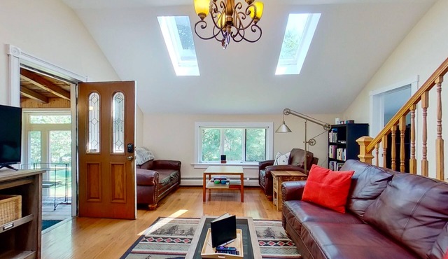 Mountain-view house with wood-burning fireplace, deck, patio, & washer/dryer in Thurman