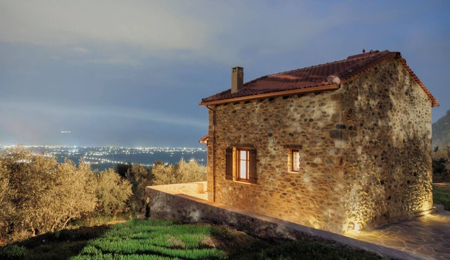 Mystras Panorama House. Stone House wtih Jacuzzi and the best View