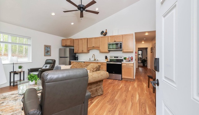 Nestled Between Two Lakes Relaxing 2-bed house w/Wi-Fi in charming Meadow Lakes in Wasilla